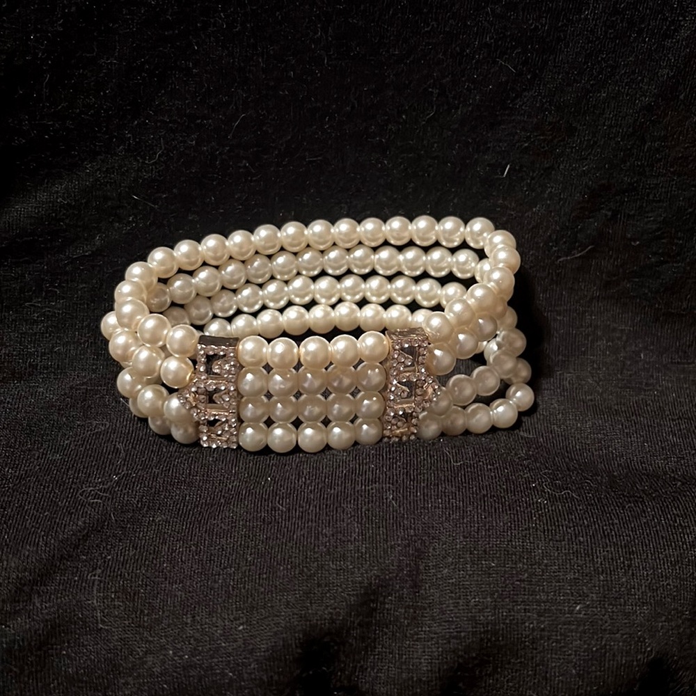 Pearl and crystal bracelet